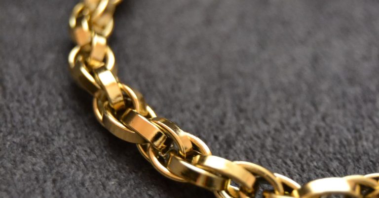 14K Gold Price Per Gram Today: Live Value & What Buyers Pay