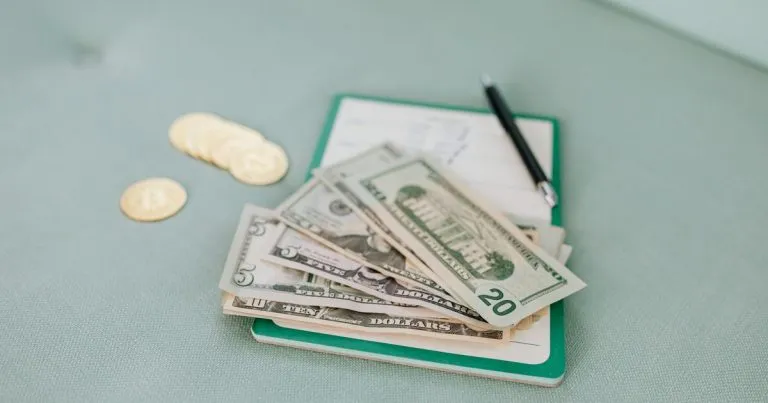 Pawn vs Sell: Which Costs Less on a Gold Piece?